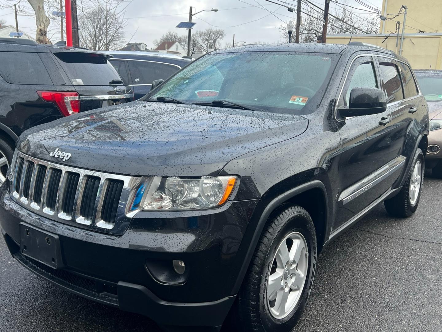 2013 BLACK /beige Jeep Grand Cherokee Laredo 4wd (1C4RJFAG4DC) with an 3.6L V6 DOHC 24V GAS engine, 5 Speed Automatic transmission, located at 1018 Brunswick Ave, Trenton, NJ, 08638, (609) 989-0900, 40.240086, -74.748085 - Photo#2